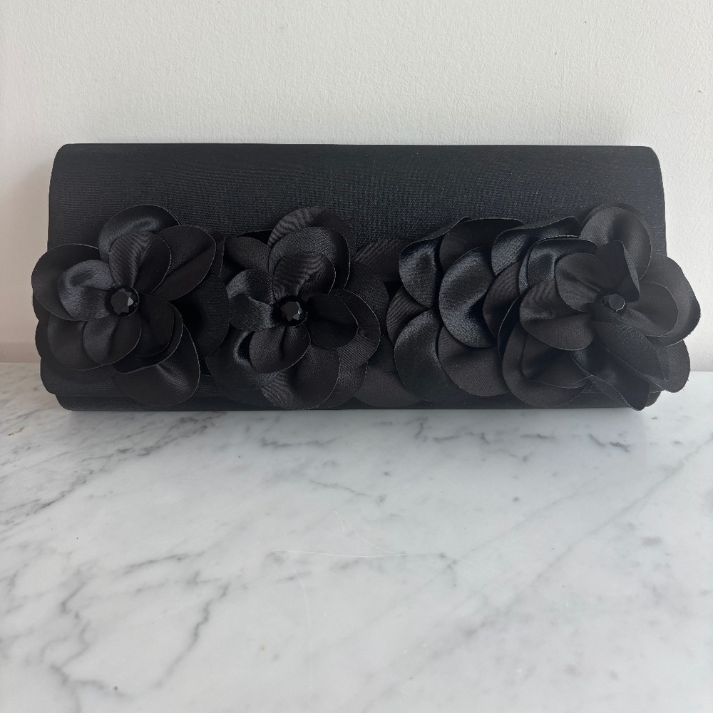 Elegant like-new flower clutch bag